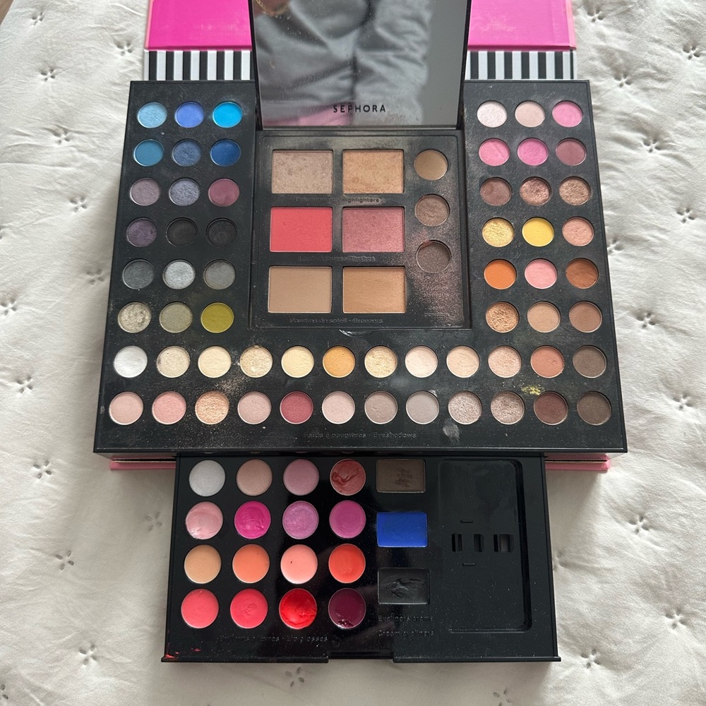 Sephora Vibrant Eyeshadow Palette with Bold Hues